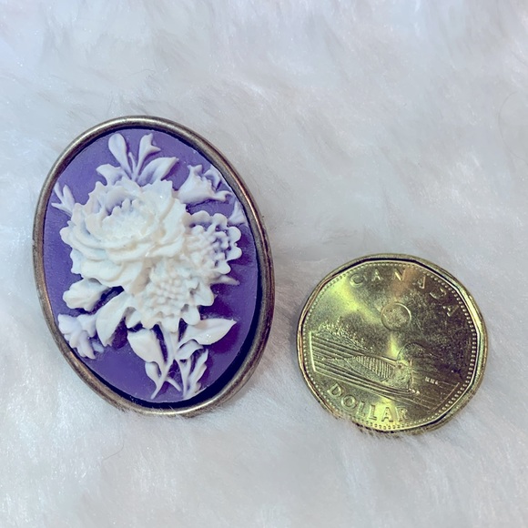 ❄️3/$20❄️ Vintage Flower Cameo Brooch Pendant - Picture 4 of 6